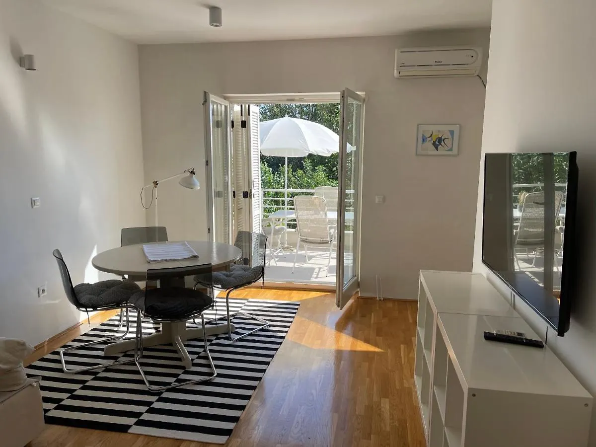 Apartments Mali Ivo Nin