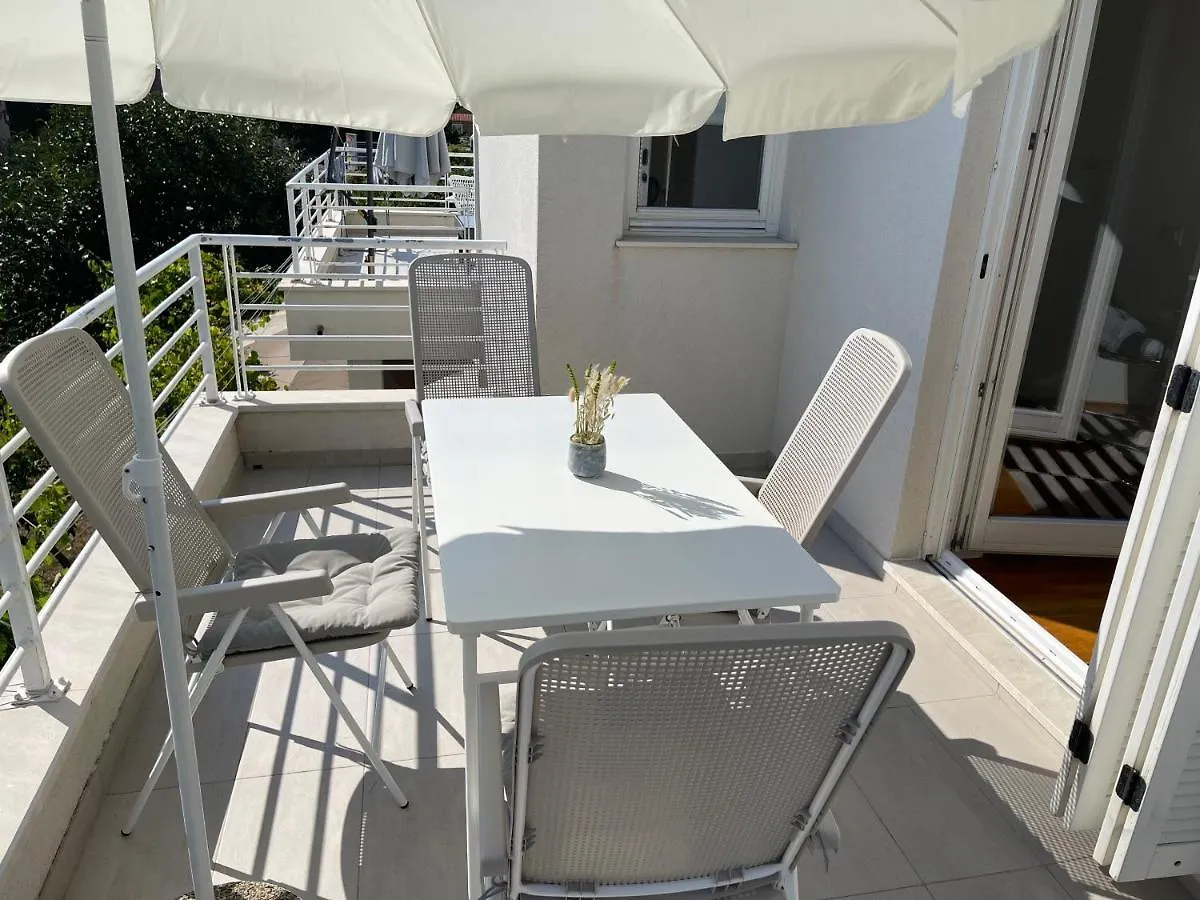Apartments Mali Ivo Nin