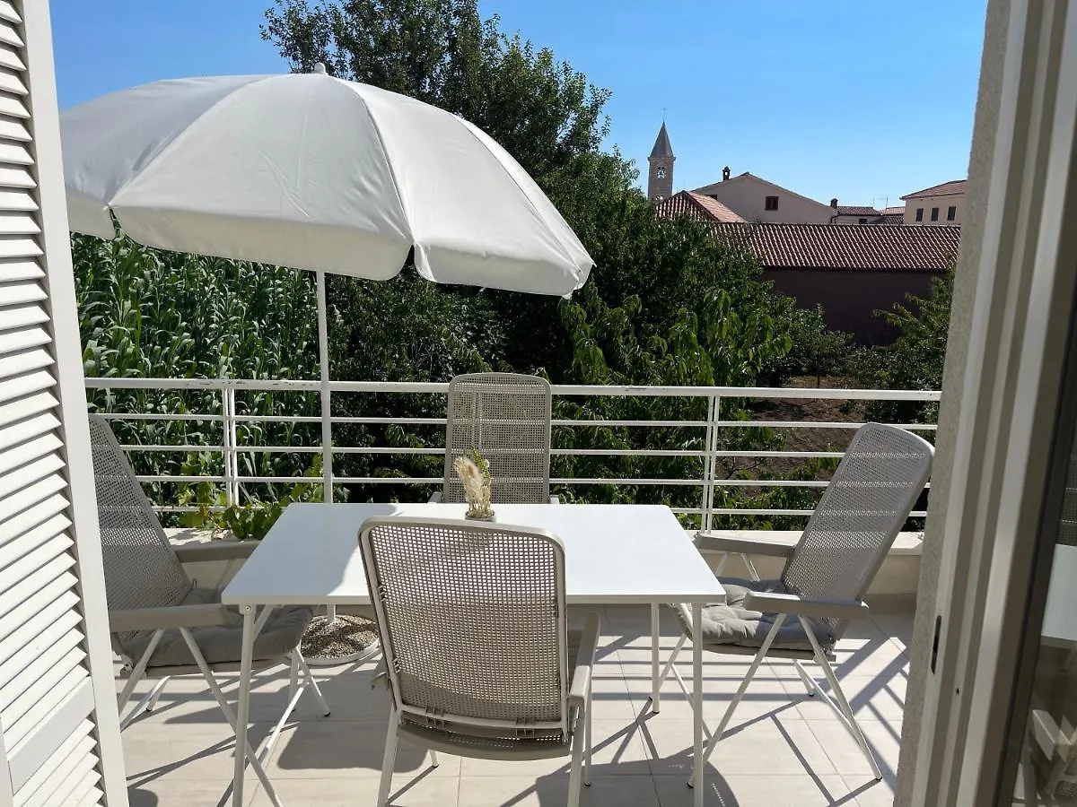 Apartments Mali Ivo Nin