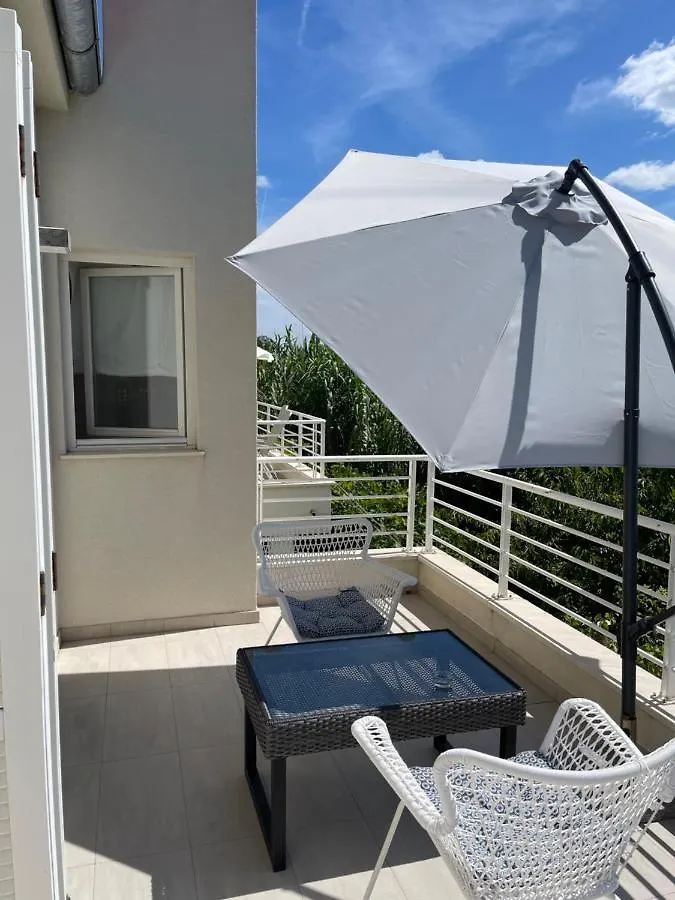 Apartments Mali Ivo Nin